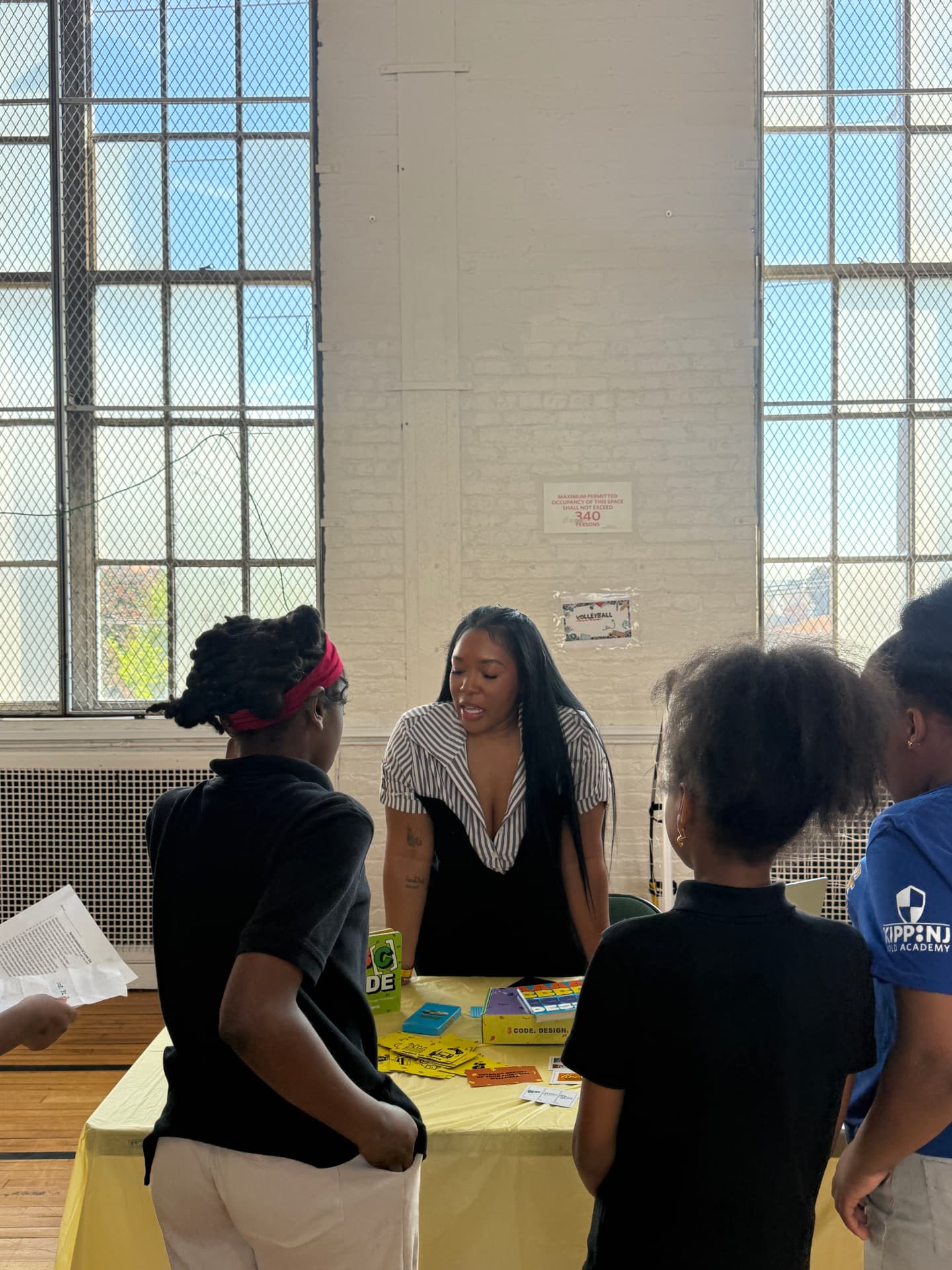 Shadeira Nesmith teaching young students at a hands-on workshop